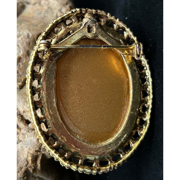 Gold Tone Metal and emerald glass brooch Pin 2" - Picture 5 of 6